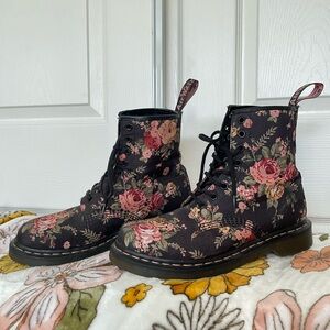 Dr Marten’s floral canvas boots size 8